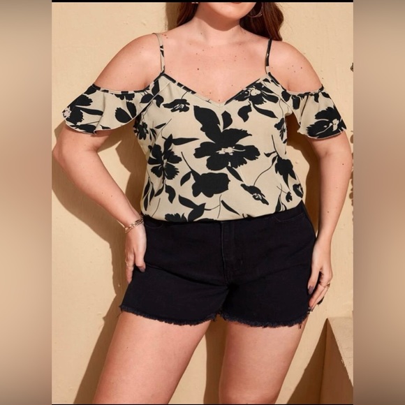 3/$20 Plus Floral print cold shoulder top - Picture 6 of 8